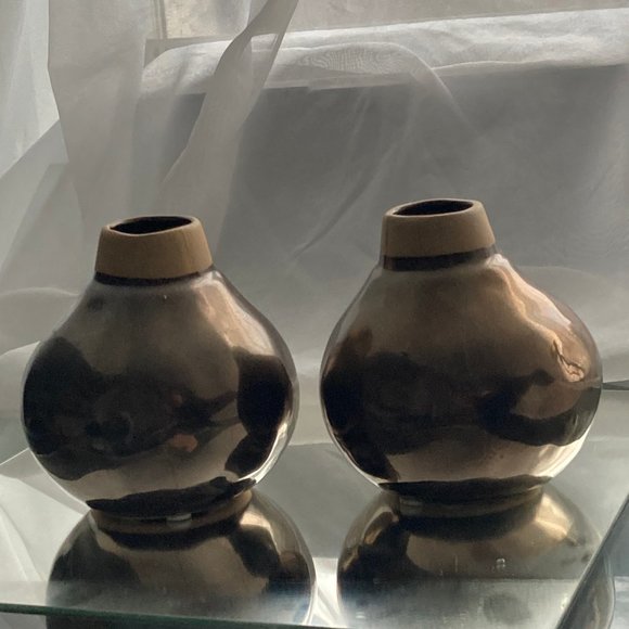 Irregular shaped small vase - Picture 2 of 3